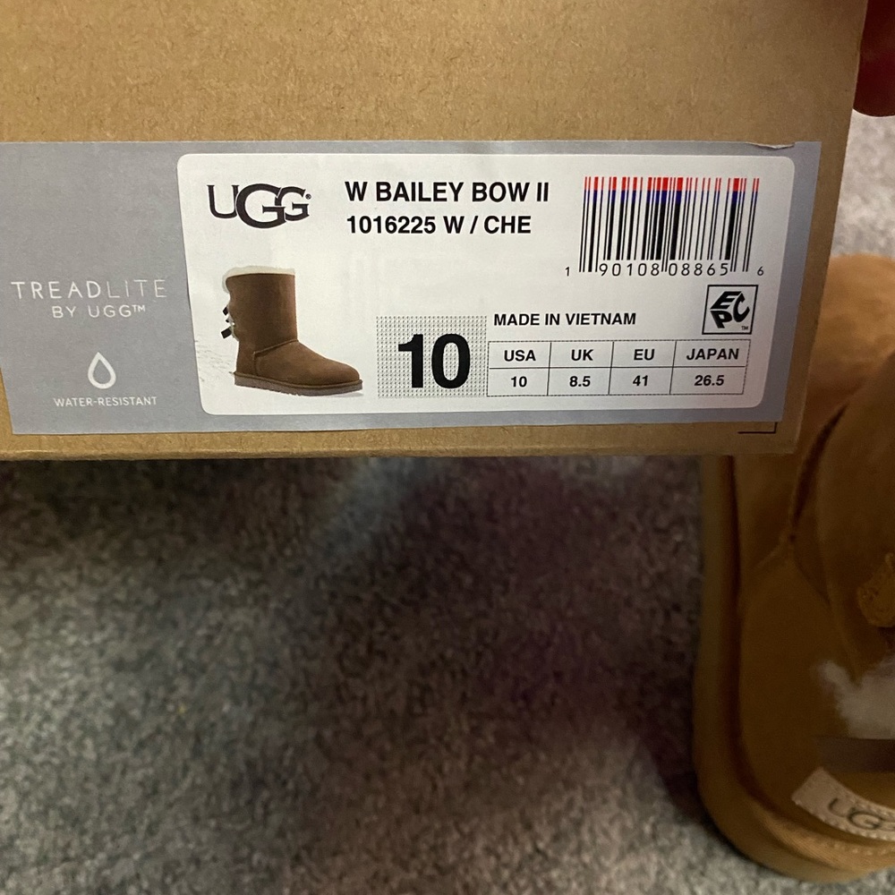 Bailey Bow UGGS in new condition not worn many times